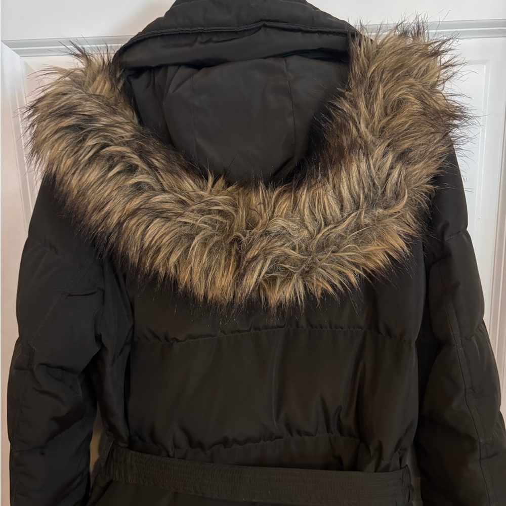 Michael Kors Fur-Trimmed Women's Puffer Jacket - Picture 5 of 9
